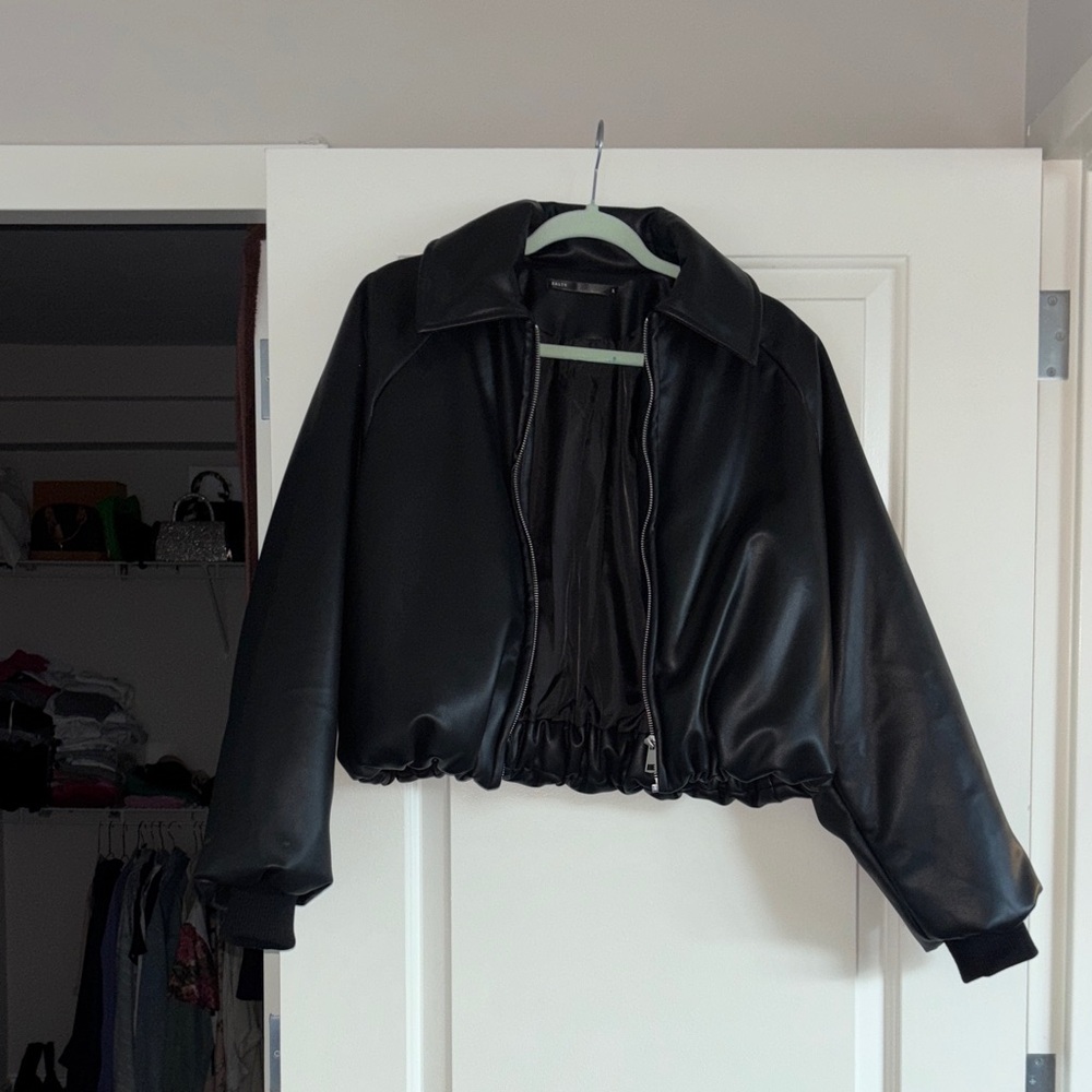 Elegant Black Leather Women's Jacket